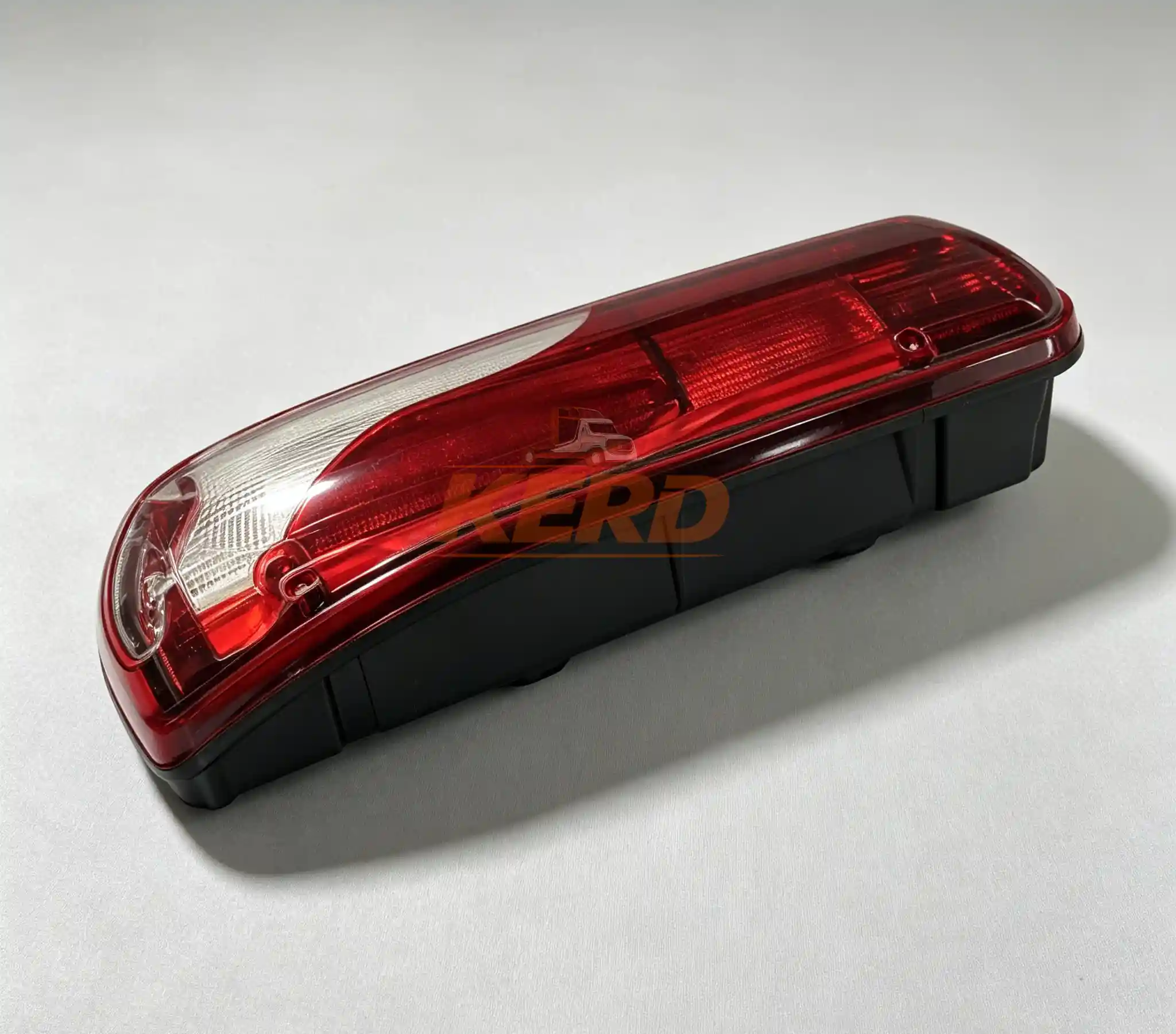 FAW Truck Parts-3716020-2000-C00C Right combination taillight FAW J7